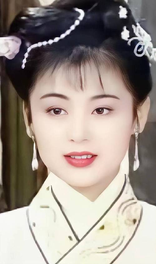 弹壳与高跟鞋